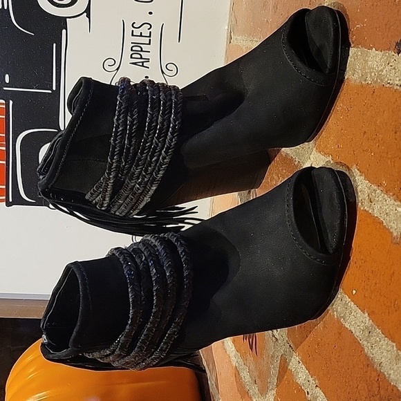 BCBGeneration open toe fringe black 3 1/2 in heel ankle boots with braid details - Picture 1 of 8